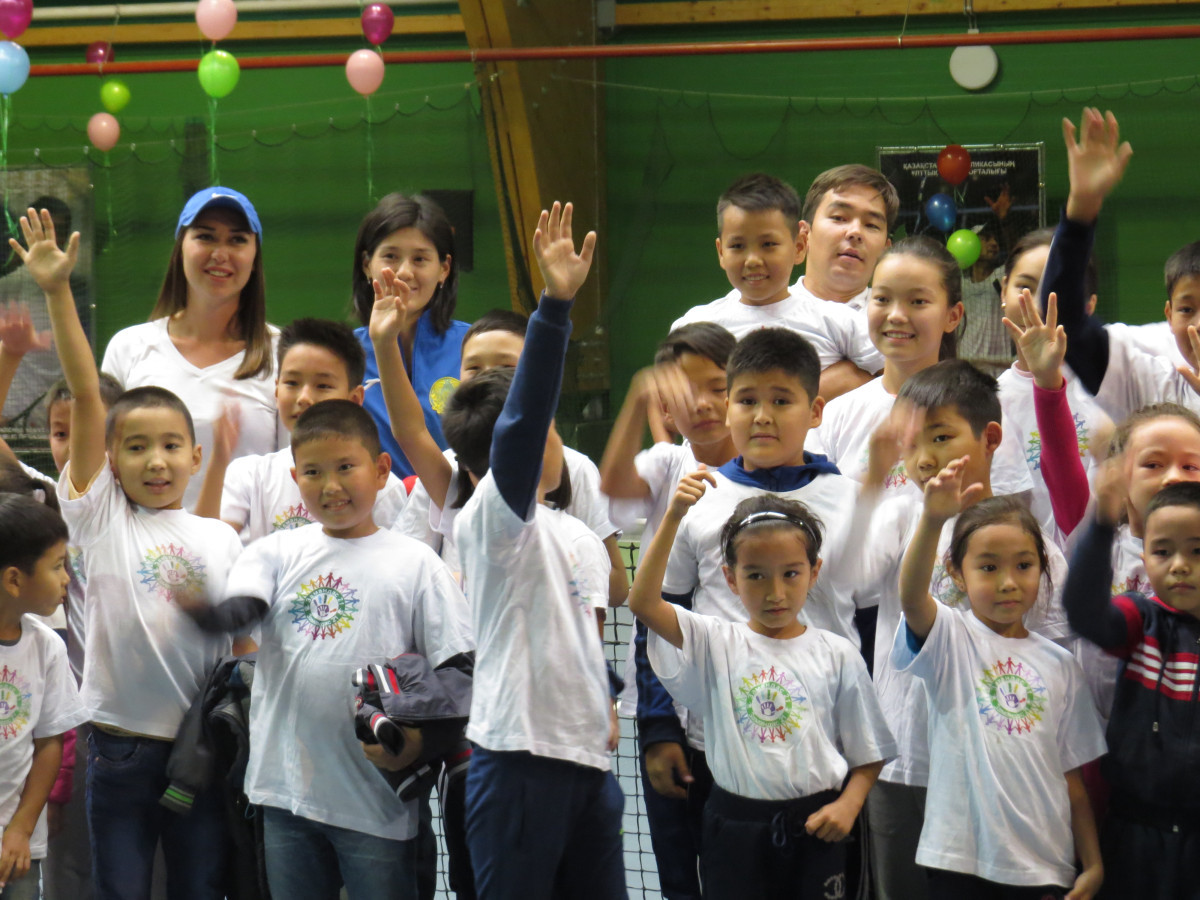 Сборная Казахстана по теннису провела мастер-класс для детей