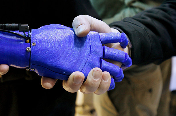 Лас-Вегастағы International Consumer Electronics электроника көрмесіндегі роботтанған  қол протезі.