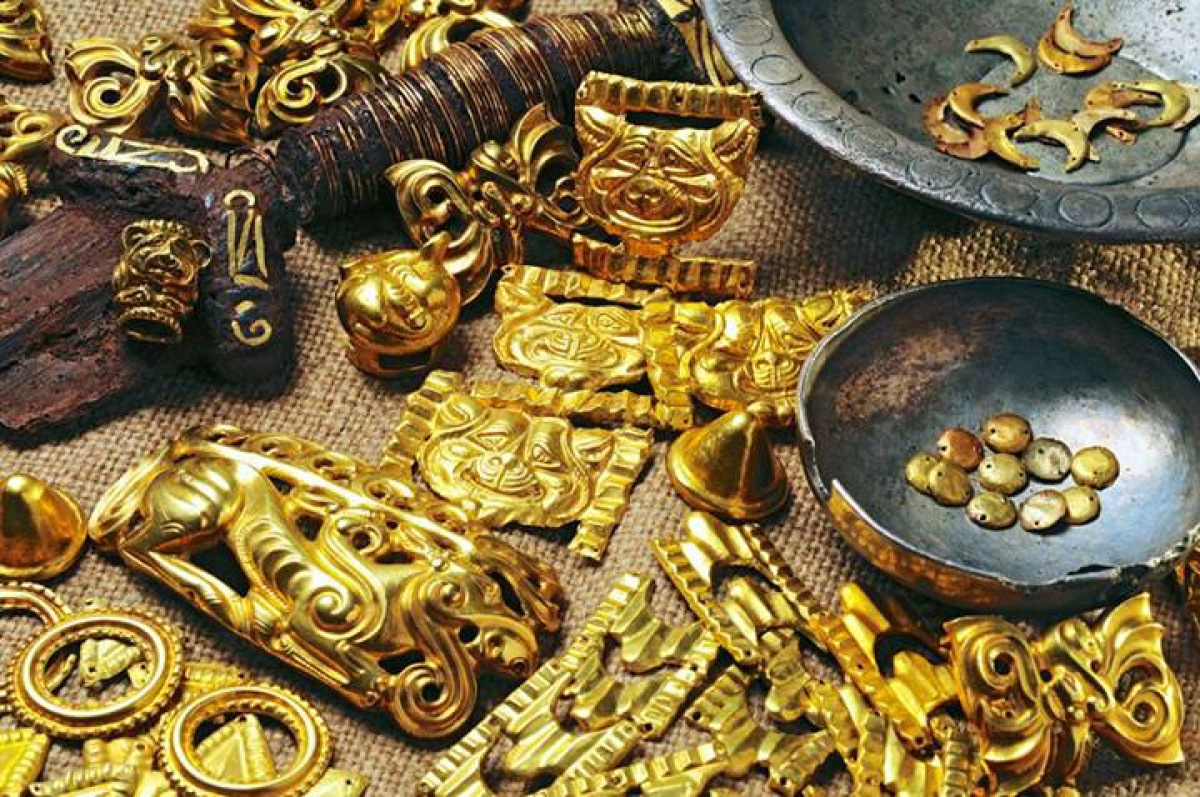 Самое древнее золото. Золотая Орда золото сокровища. Находка "золота Бактрии". Древние золотые украшения.