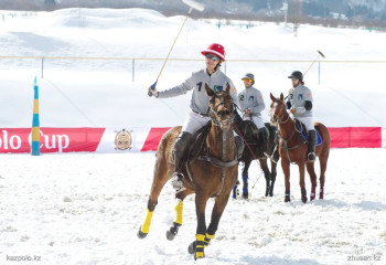 В Казахстане впервые провели международный турнир по поло на снегу