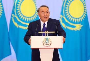 Нурсултан Назарбаев поздравил казахстанцев с Днем благодарности