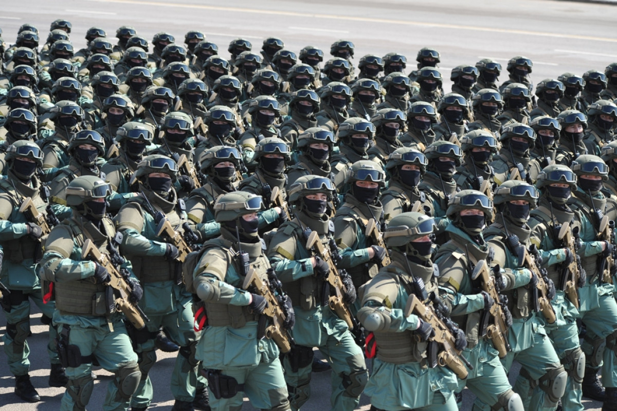 Масштабный парад к 25-летию Вооруженных Сил РК