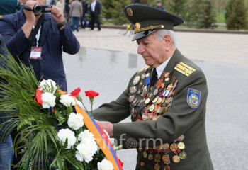В память Великой Победе возложили цветы в Астане