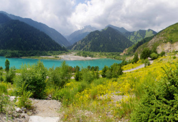 Высокогорное озеро Иссык