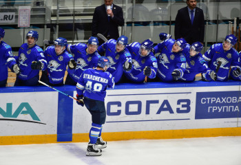 «Барыс» не без труда берет верх над подольским «Витязем» 