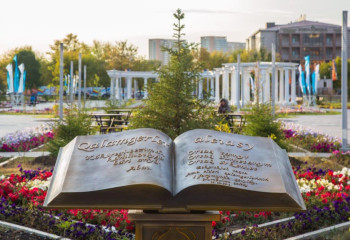 Аллею писателей открыли в Нур-Султане