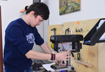 Мүгедек жанды аяққа тұрғызатын экзоскелет