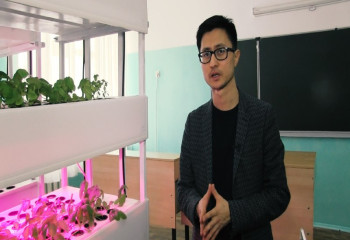 Диас Тастанбеков Астанада гидропоника сыныбын ашты