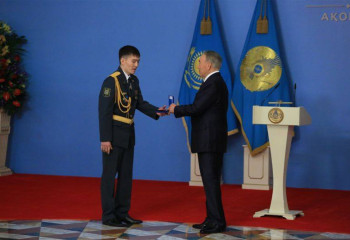 Бейбіт күннің батыры