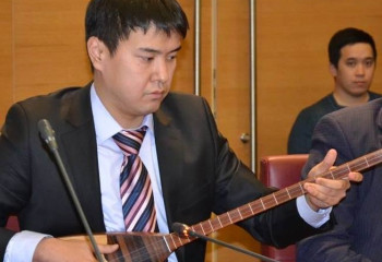 Рүстем Нүркенов: Домбырадан шоу жасаудың қажеті жоқ