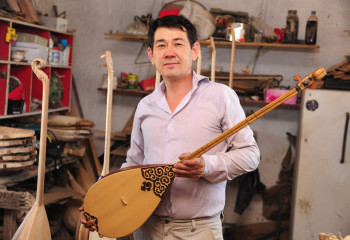 Қожабек Сәдібеков: Қазақ бар жерде домбыра бар