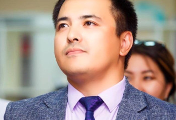 Кітапханашы жігіт