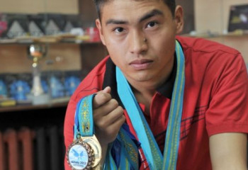 Ахат, БЦП (ДЦП) және үстел теннисі