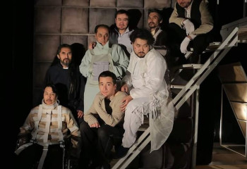 Қараңғы залдан сахна жайлы...