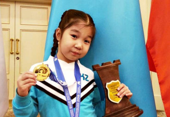 Сегіз жасар Елназ әлемді бағындырды