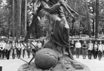 Ашаршылық пен қуғын-сүргін құрбандарына арналған ескерткіштер