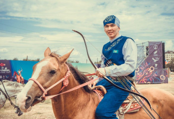 20 жасар түркістандық Ералхан – ат үстінен садақ атудан тұңғыш әлем чемпионы
