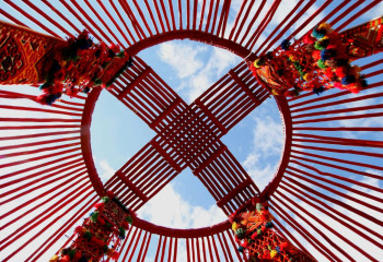 Тай көтерген толағайлар