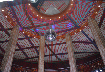 Киіз үй үлгісіндегі ерекше мейрамхана