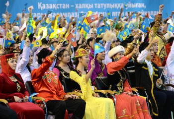 Татулық туы желбіресін!