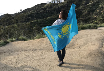 Әлемді аралаған Қазақ туы