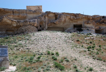 Борлы тау жартасындағы мешіт сыры