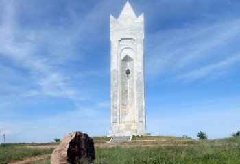 Ордабасы тауындағы «Бірлік» монументі