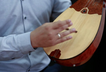 Домбыра музыкалық аспабын таныстыру