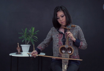 Знакомство с инструментом кыл кобыз