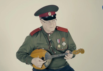 Знакомство с музыкальным инструментом домра