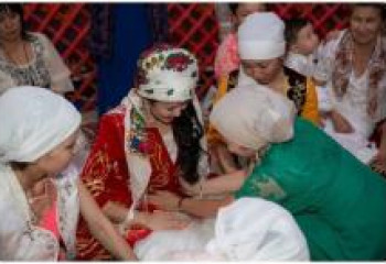 «Құрсақ шашу» — первый праздник жизни будущего человека