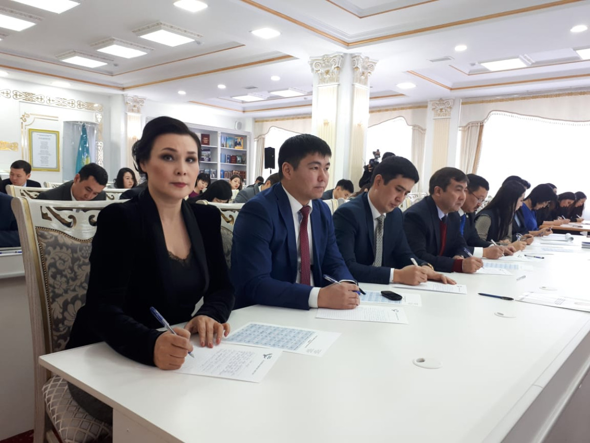 2 млн казахстанцев приняли участие в первом общенародном диктанте на латинице