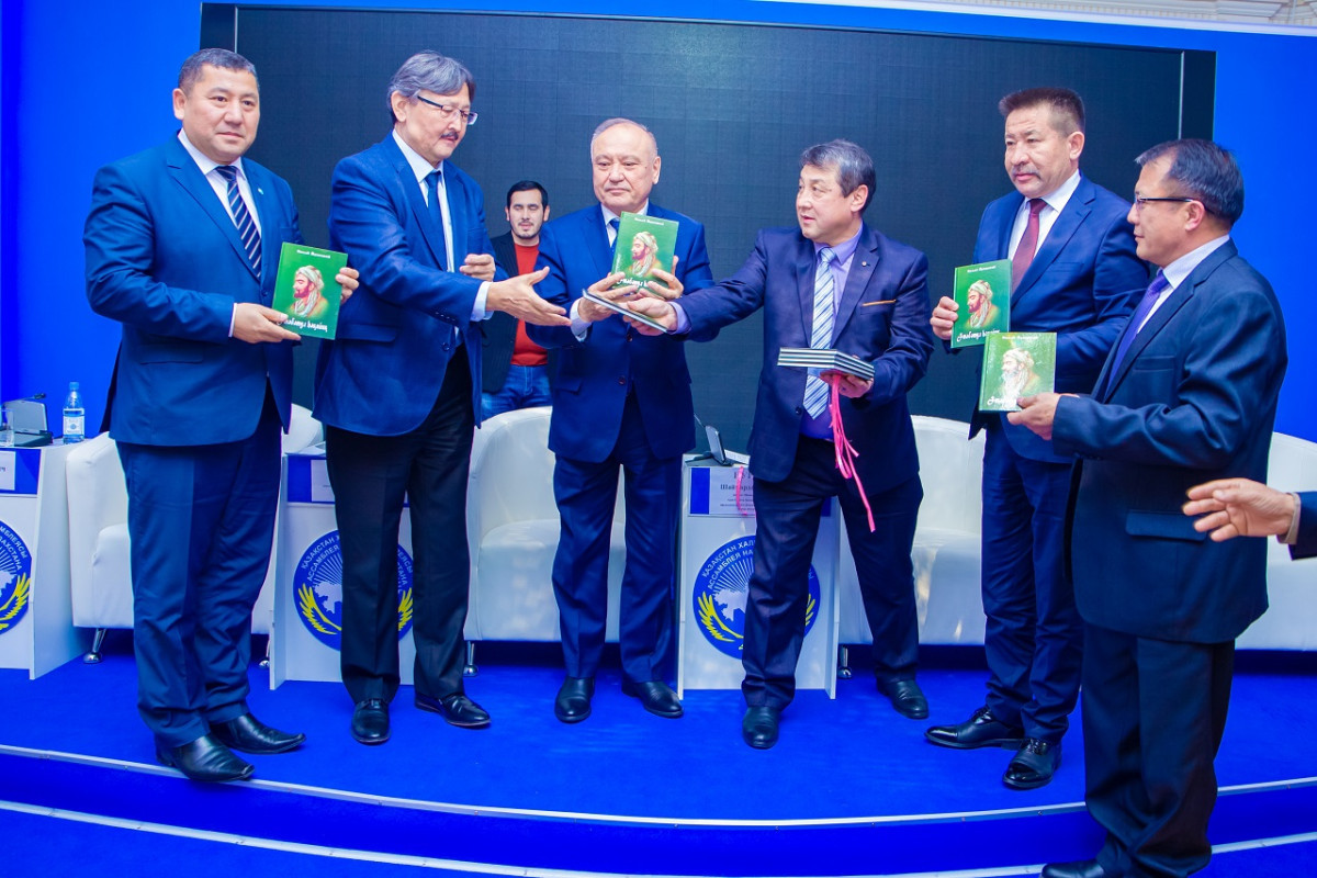 В Алматы презентовали знаменитую книгу Ахмеда Йүгнеки «Һибатул хақайық», изданную на казахском, уйгурском и турецком языках