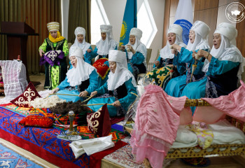 АНК ПРИЗЫВАЕТ ПОМОГАТЬ НУЖДАЮЩИМСЯ И ПОЗНАВАТЬ ОБЫЧАИ КАЗАХСКОГО НАРОДА