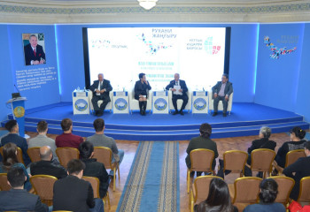 Обсуждение проекта «100 новых учебников на казахском языке».