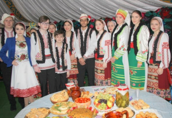 Аким Павлодарской области поздравил павлодарцев с Днём единства народа Казахстана