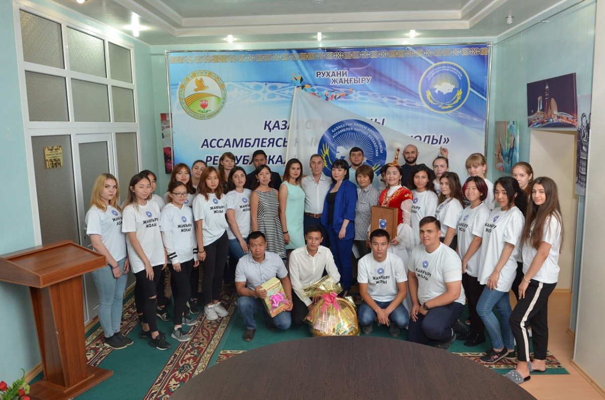 Делегация Северо-Казахстанской области передала атрибуты акции «Сакральное наследие Ұлы Дала Елі» в Костанайскую область