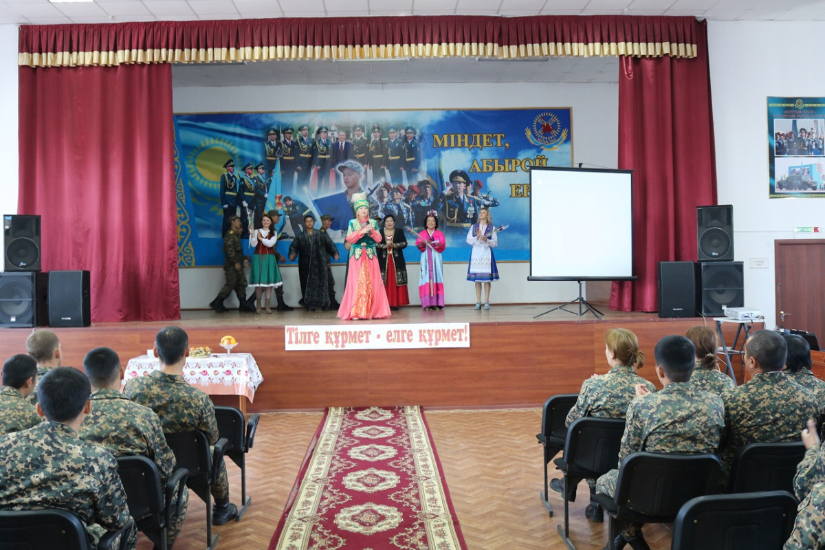 Акмолинские солдаты пели на разных языках народа Казахстана