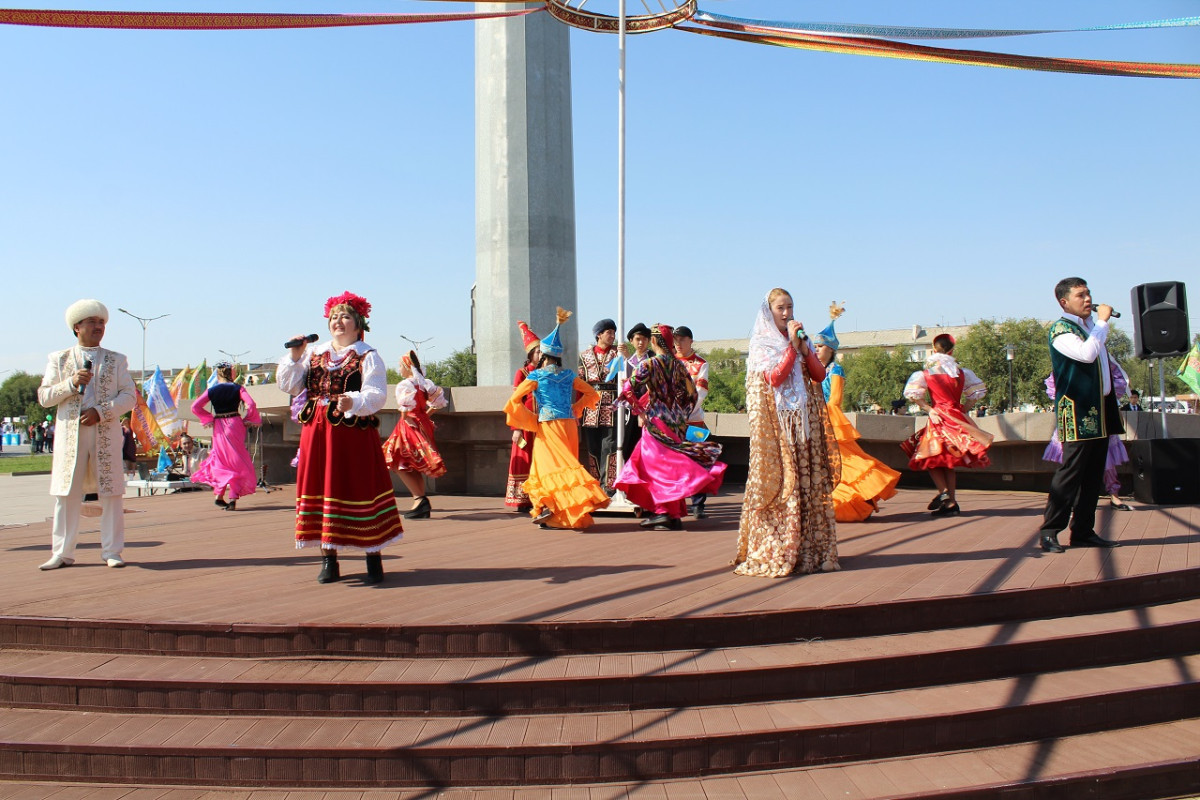 АНК Алматинской области ко Дню города Талдыкоргана представила театрализованный показ национальных обрядов