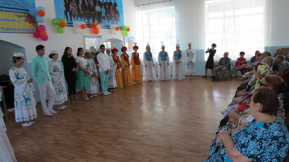 В Таразе силами этнокультурных центров организован праздничный концерт ко Дню пожилых