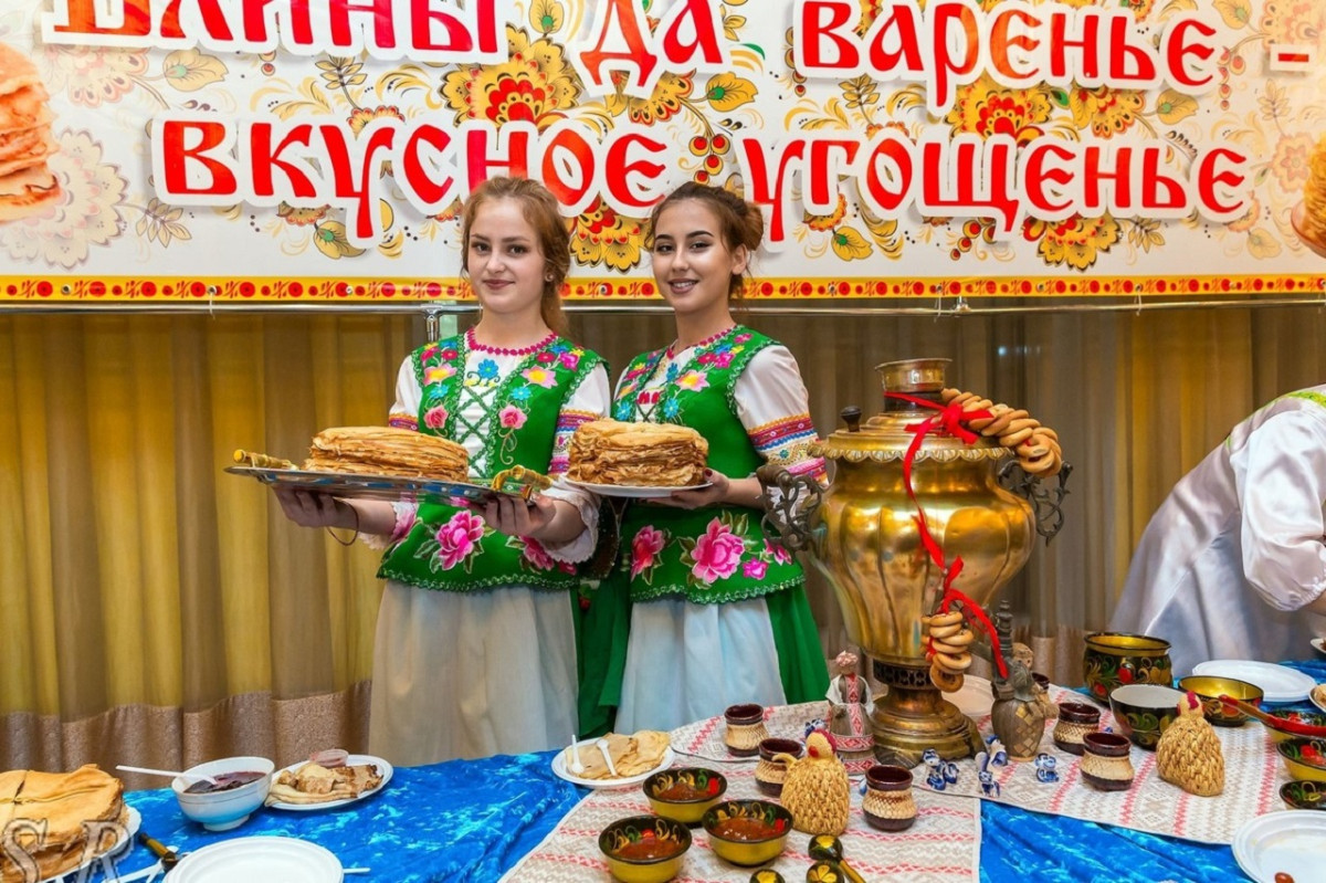 В Костанайской области специально для фестиваля славянской культуры испекли 50 кг блинов