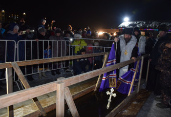 Более 8 тыс. кокшетауцев пришли на городской пляж окунуться в освященной проруби