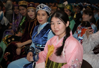 Карагандинский меценат учредил именную стипендию студентке КарГУ за отличную успеваемость, а в ВКО стартовал Год молодежи