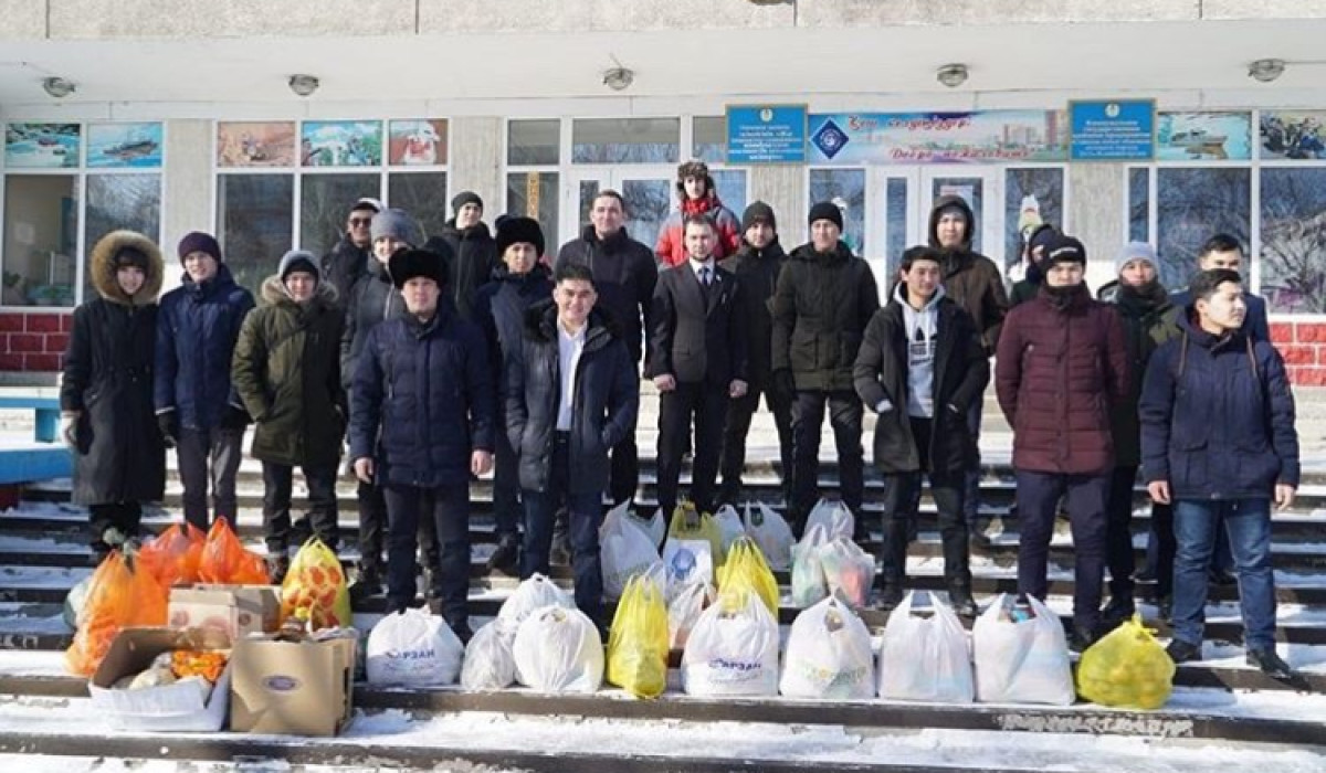 В Таразе предприниматель многодетной семье подарил квартиру, в ВКО молодежь  помогает малообеспеченным - el.kz