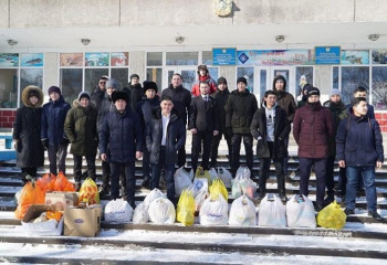 В Таразе предприниматель многодетной семье подарил квартиру, в ВКО молодежь помогает малообеспеченным