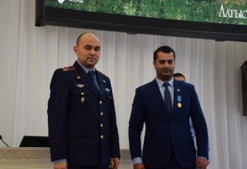 Правоохранители Акмолинской области наградили медалью председателя Таджикского культурного центра