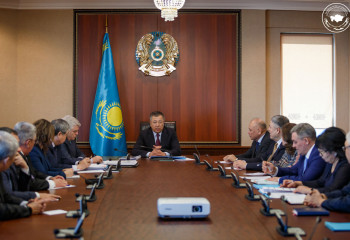 ЖАНСЕИТ ТУЙМЕБАЕВ: ВЫСТРОЕН МЕЖПАРТИЙНЫЙ ДИАЛОГ, НЕ ИМЕЮЩИЙ АНАЛОГОВ В МИРОВОЙ ПРАКТИКЕ ПАРЛАМЕНТАРИЗМА