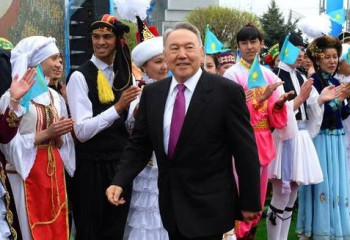 Первый Президент остается рядом. У нас впереди большие дела – политические и общественные деятели о Елбасы