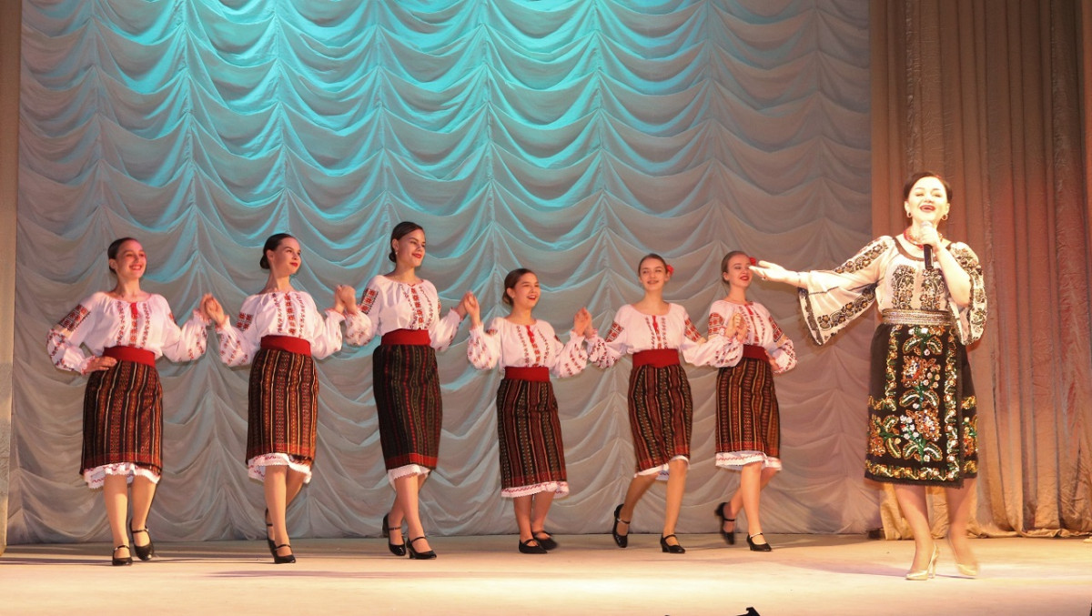 В Караганде прошел VII международный весенний фестиваль румынского фольклора