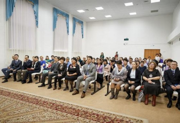 ПОСОЛ КИТАЯ ПОСЕТИЛ СТОЛИЧНУЮ ШКОЛУ-ГИМНАЗИЮ С УГЛУБЛЕННЫМ ИЗУЧЕНИЕМ КИТАЙСКОГО ЯЗЫКА